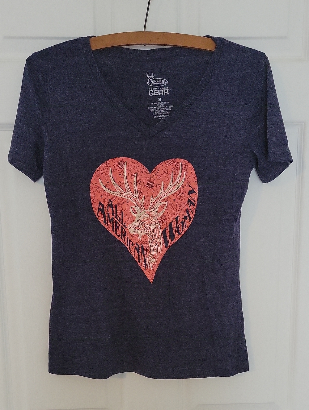Realtree Navy Short Sleeve V-Neck Tee with Coral Heart Deer Graphic Size S